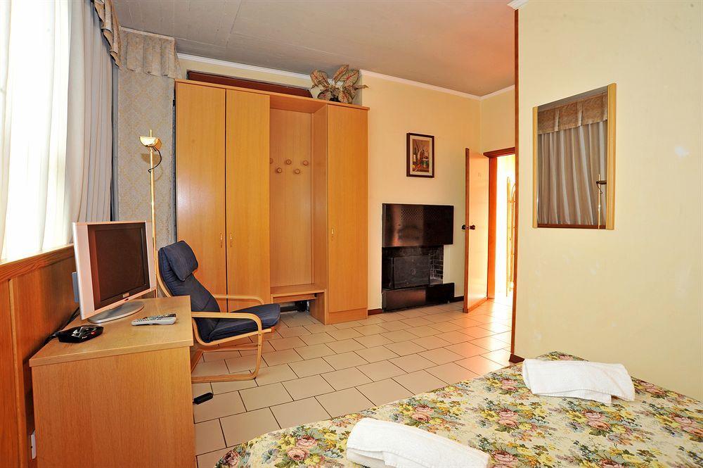 Hotel Cristallo Barga Fornaci di Barga Luaran gambar